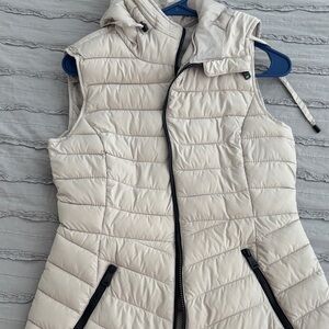 Bernardo Cream Quilted Hooded Vest